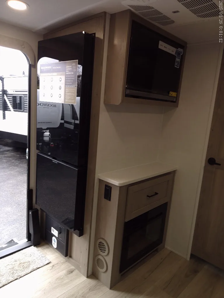 2026 Forest River Rockwood Mini Lite 2506FK — Photo 6