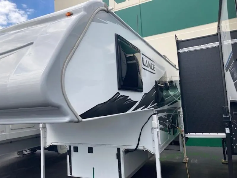 2023 Lance Lance Truck Campers Used    850 - Photo 2
