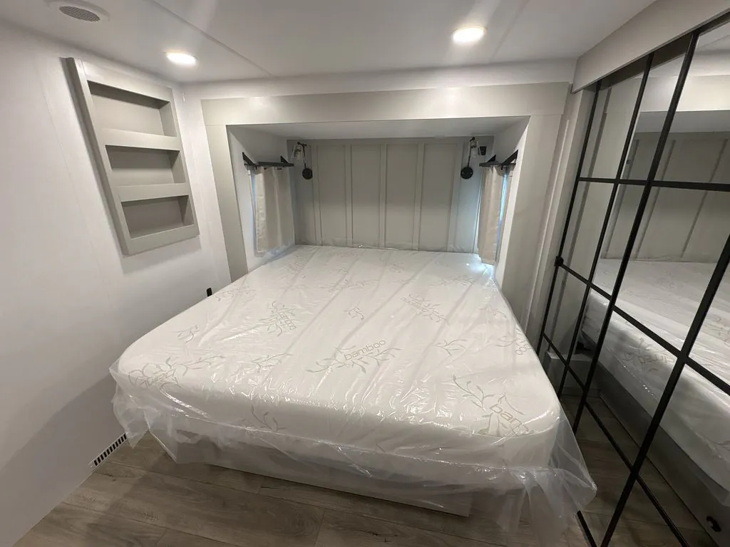 2026 Brinkley Model G 4000, Photos photo 32
