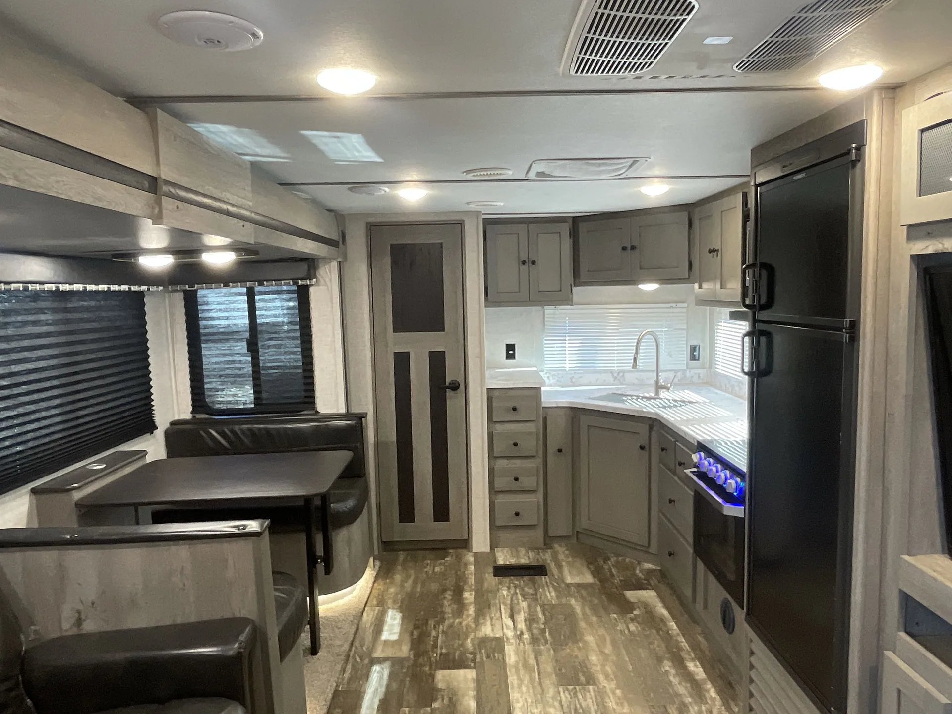 2020 Keystone Outback Ultra-Lite 260UML — living area main