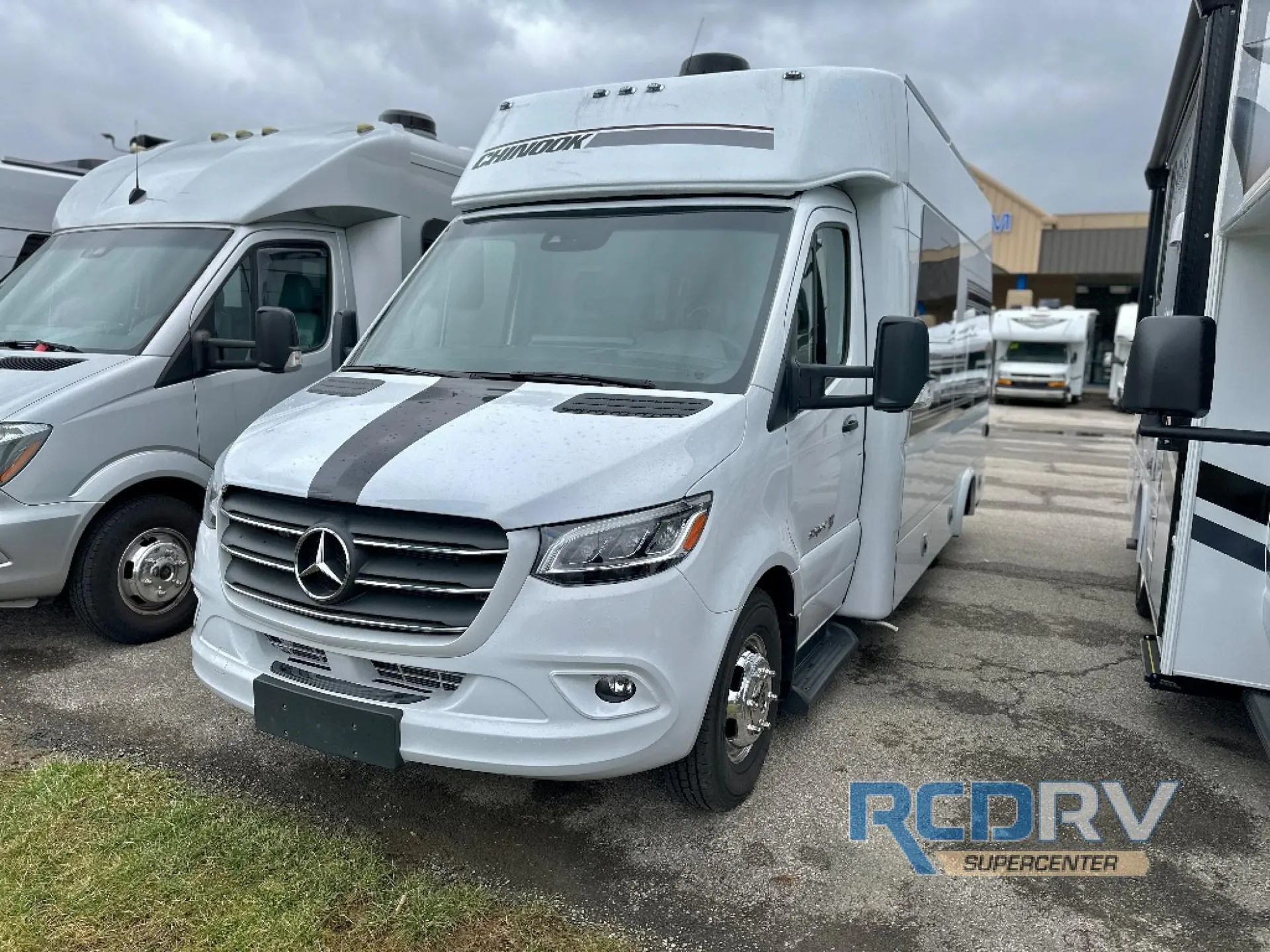 2024 Chinook RV Summit SS - Photo 3