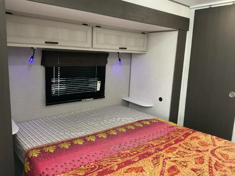 2027 Coachmen Catalina Legacy Edition 333DBDSCK, Photos photo 10