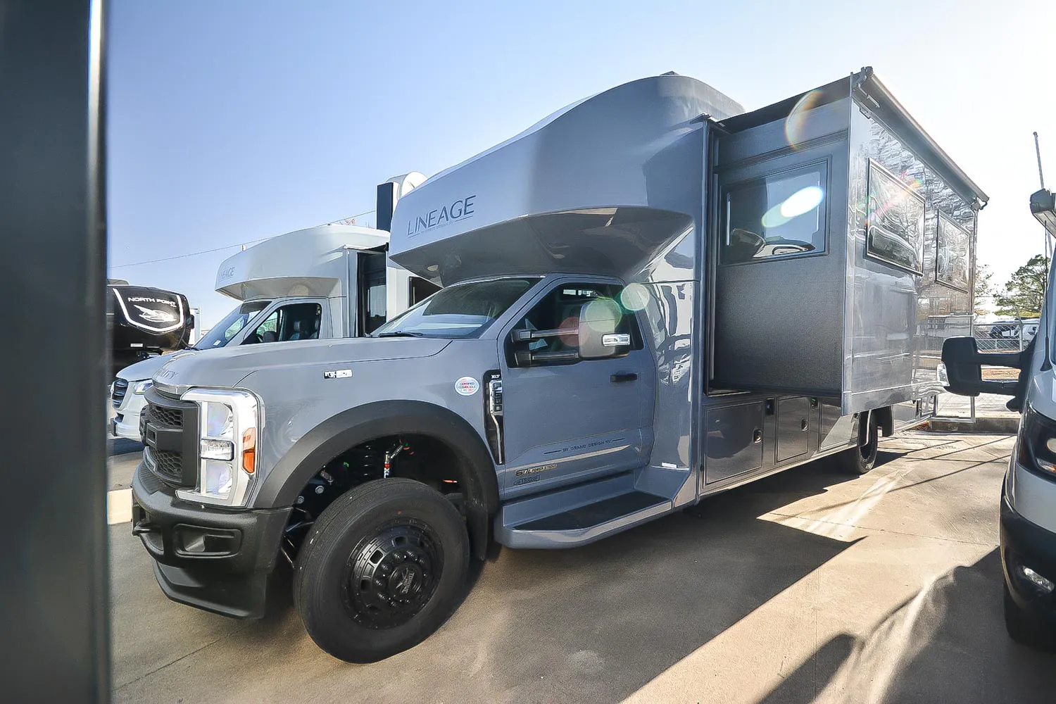 2026 Grand Design Lineage Series F 31ZW - Photo 2
