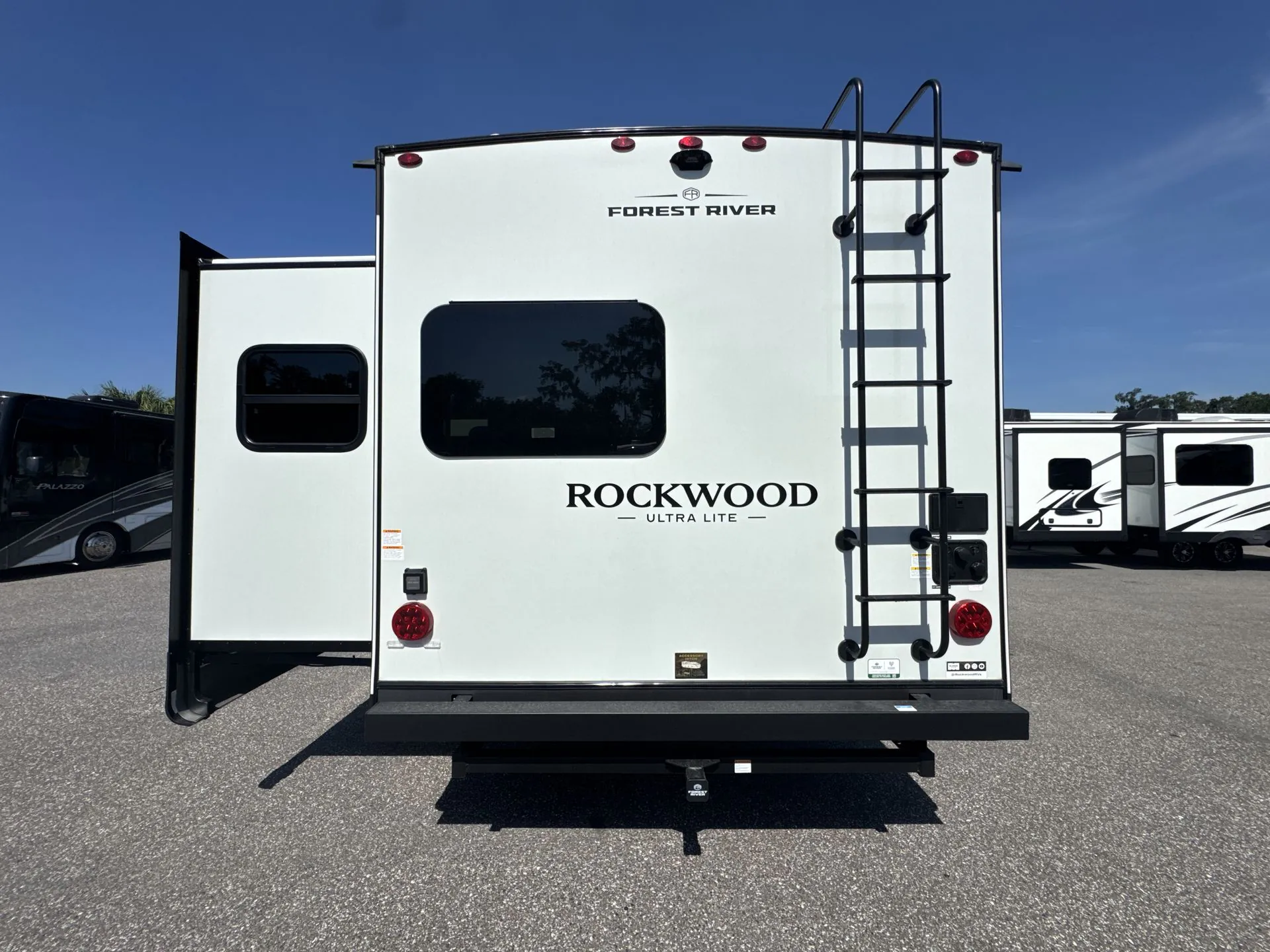 2027 Forest River Rockwood Ultra Lite 2608BS - Photo 4
