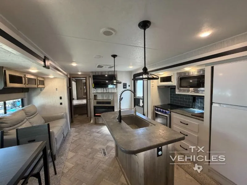 2022 Palomino Puma 32BHFS - Photo 2