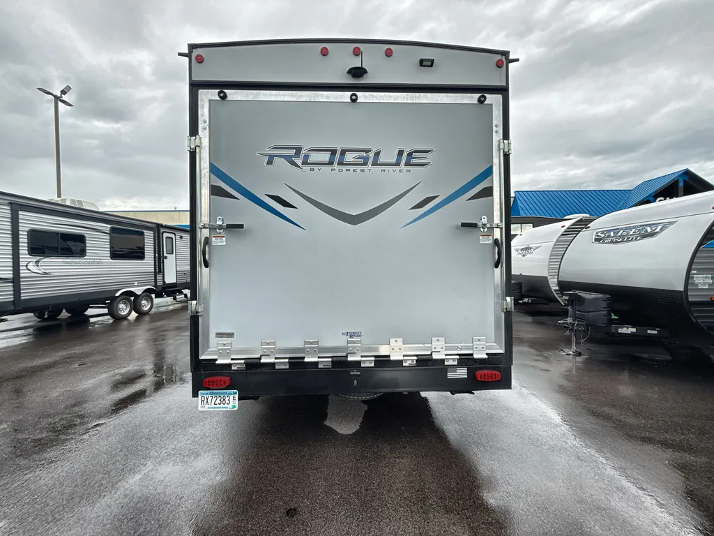 2022 Forest River Vengeance Rogue 26V, Photos photo 6