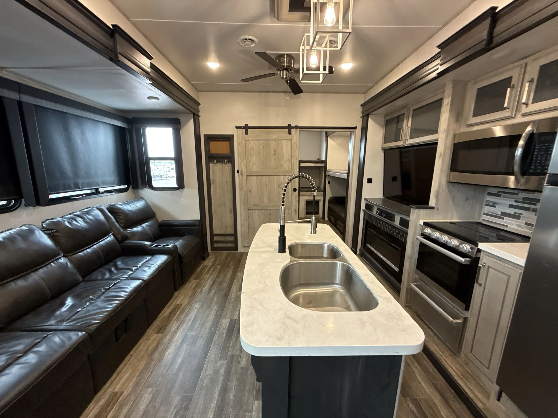 2022 Keystone Avalanche 378BH — front