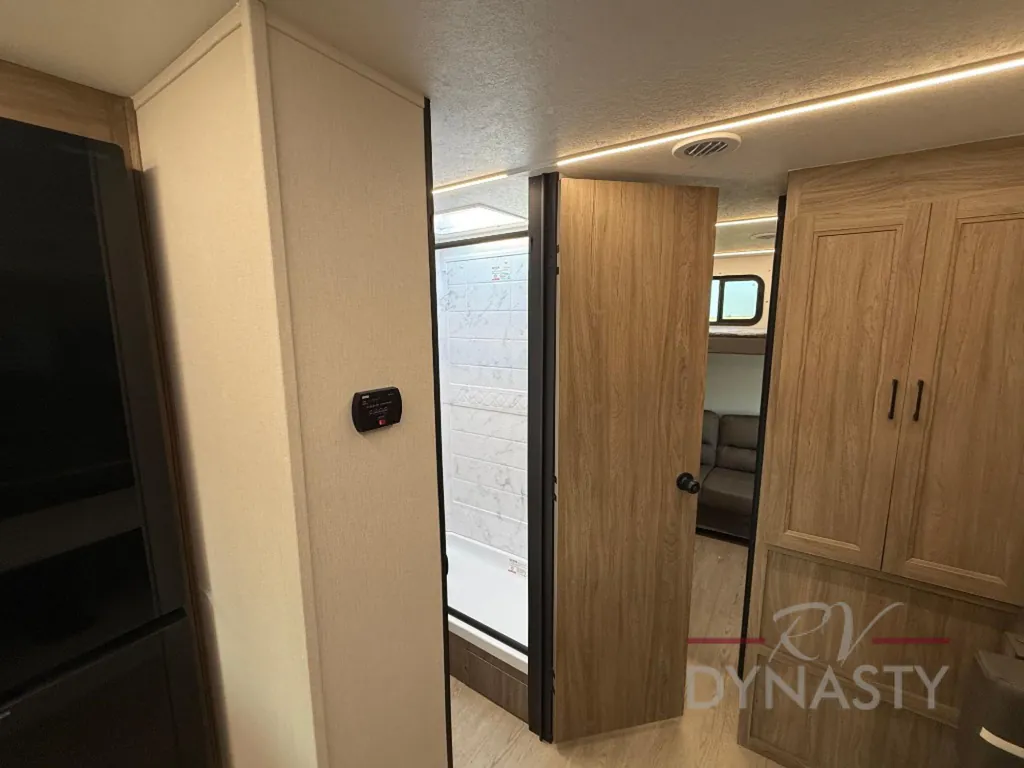 2026 Coachmen Freedom Express Select 30SE, Photos photo 32