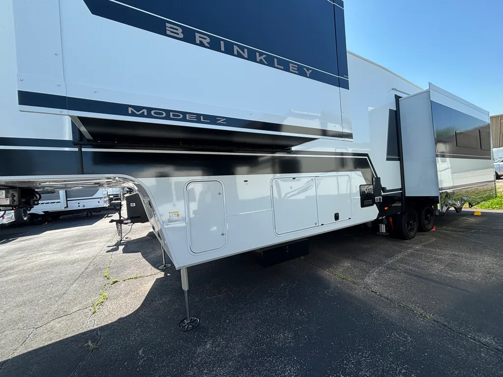 2026 Brinkley Model Z 3600, Photos photo 2