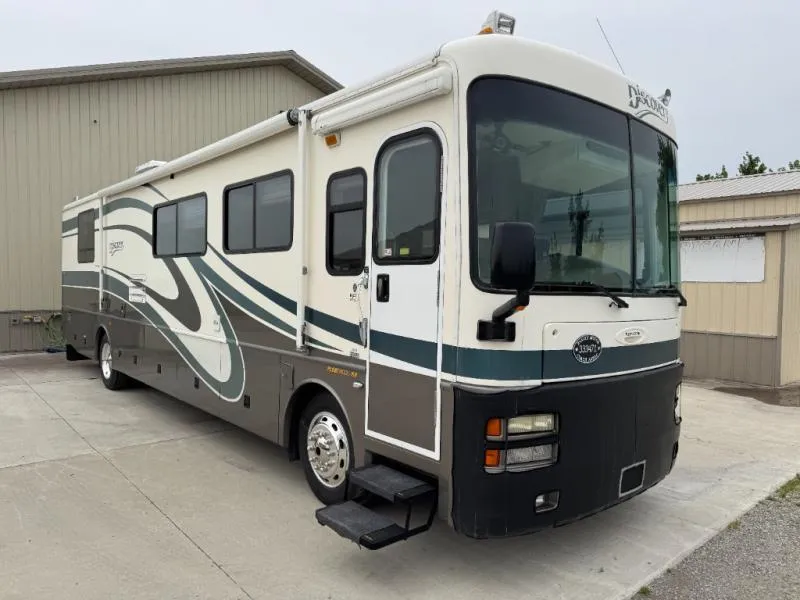 2002 Fleetwood RV Discovery 38D - Photo 3