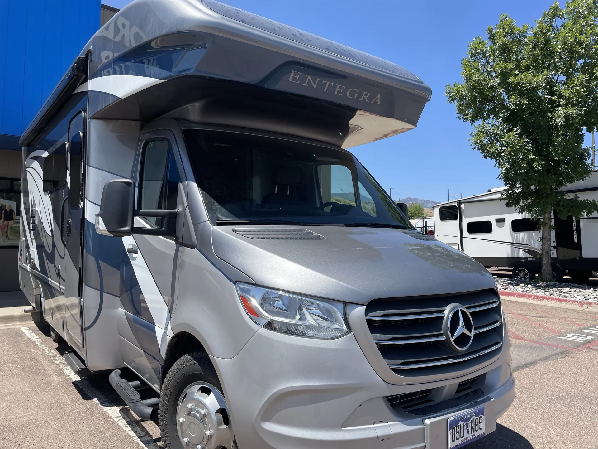 2020 entegra coach Qwest 24R - Photo 2