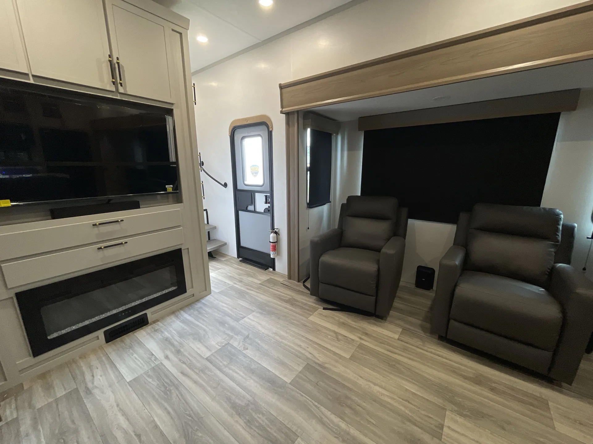 2026 dutchmen Astoria 3403RKP — living area main