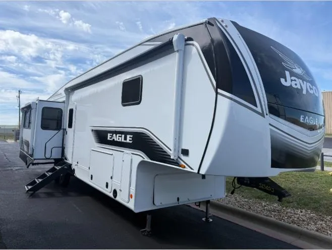 2026 Jayco Eagle 335LSTS - Photo 2
