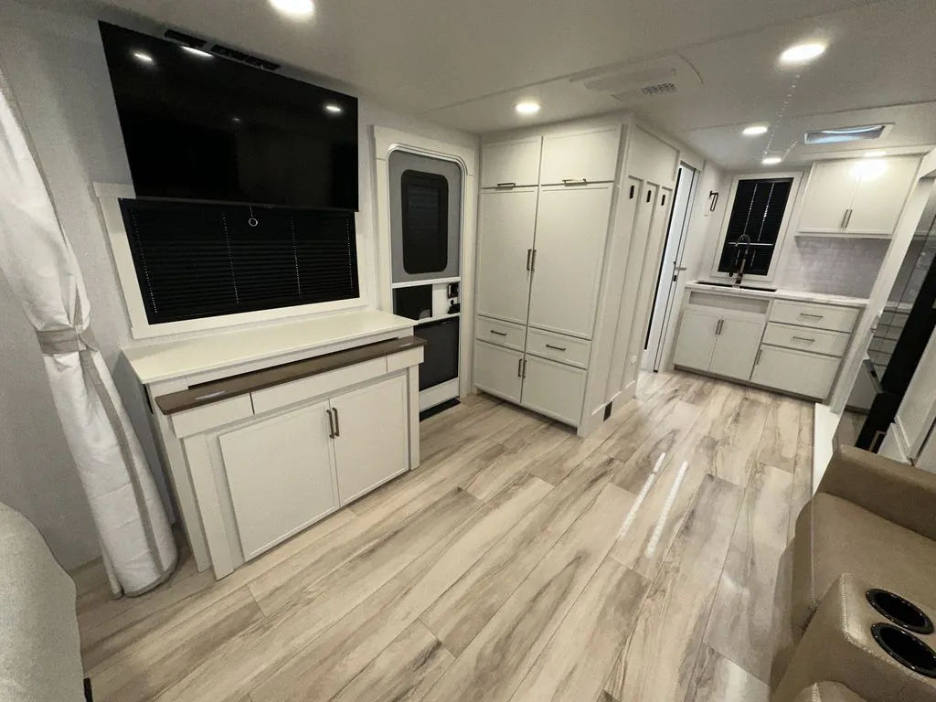 2026 Brinkley Model Ix 23X, Photos photo 9