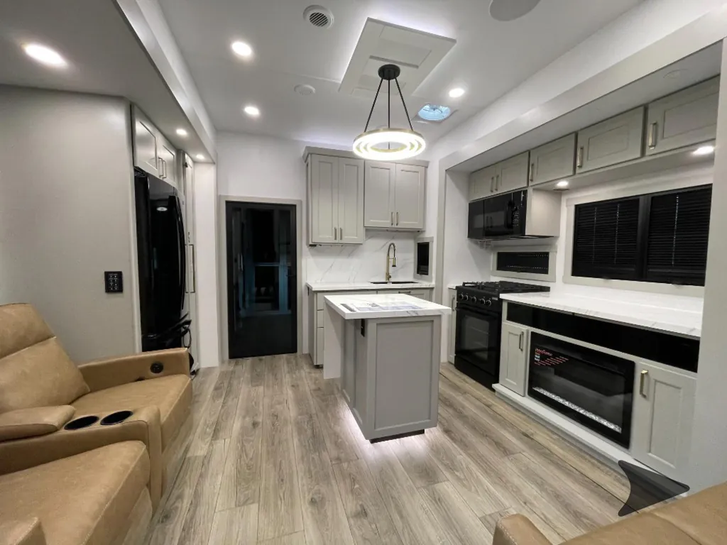 2026 Brinkley Model G 3520, Photos photo 15