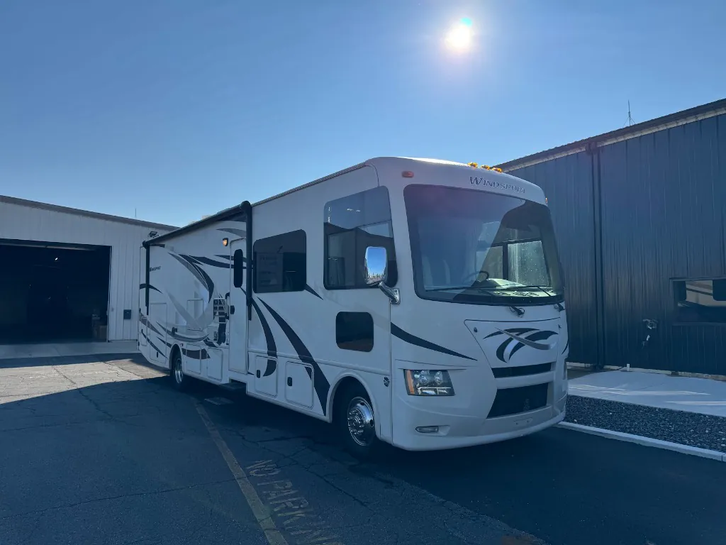 2014 Thor Motor Coach Windsport 34J - Photo 4