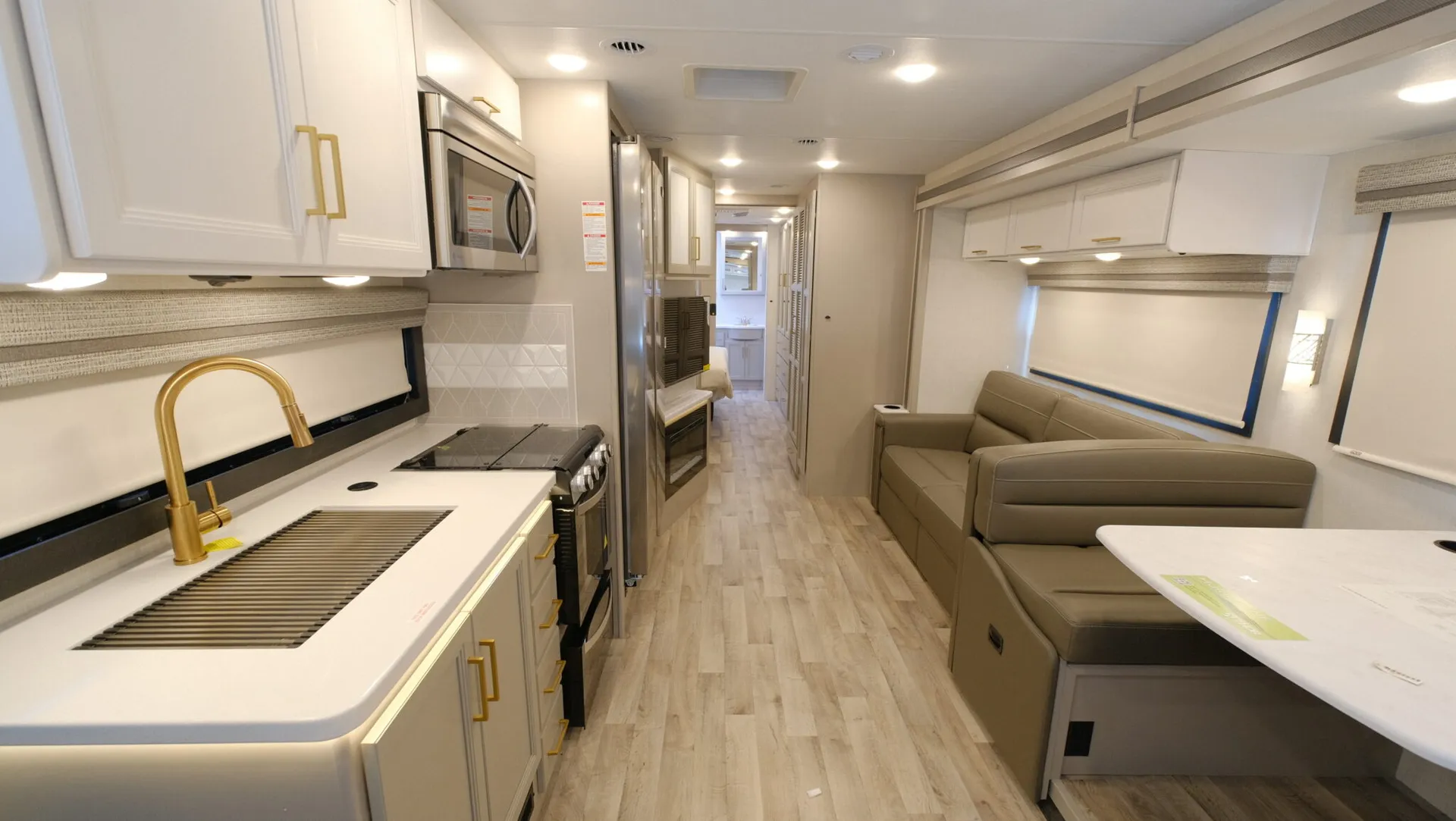 2026 Thor Motor Coach Hurricane 35G - Photo 3