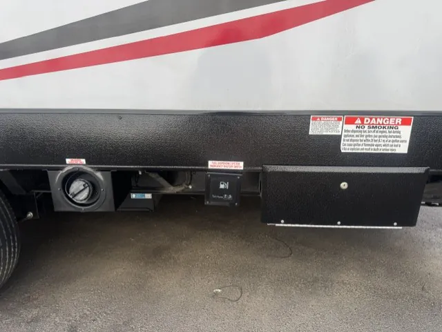 2022 Forest River Shockwave 25RQGMX dealer photo 10 from Uncharted Recreation
