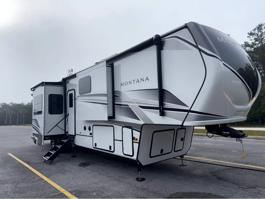 2024 Keystone Montana 3901RK - Photo 2