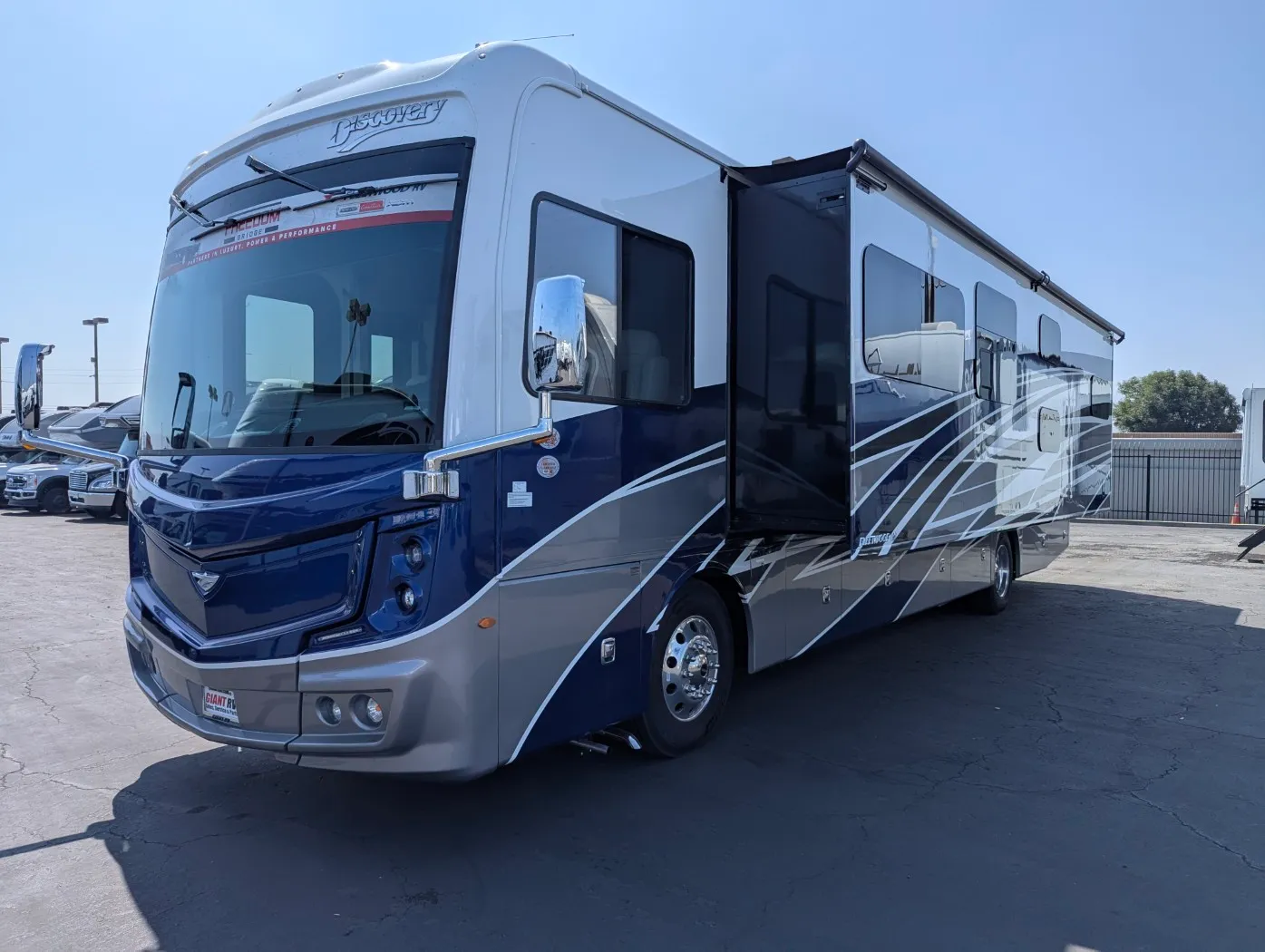 2026 Fleetwood Discovery 38N - Photo 4