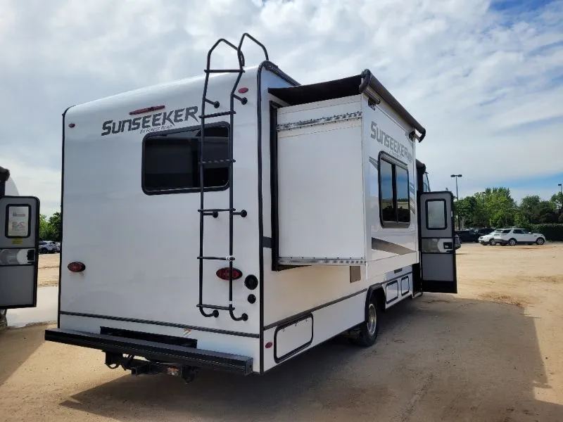 2023 Forest River Sunseeker 2550DS LE - Photo 4