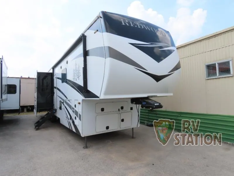 2021 Redwood RV Redwood 4001LK - Main photo