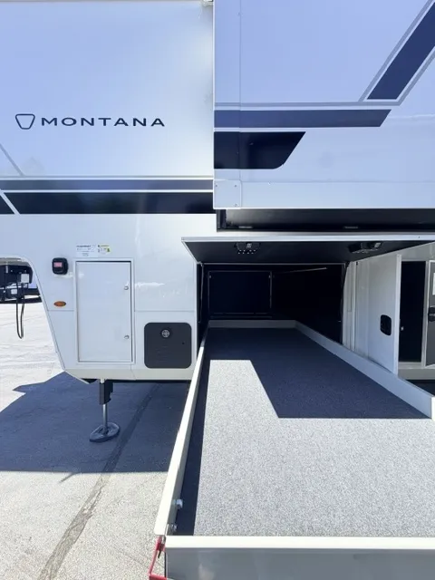2026 Keystone Montana 3900RK - Photo 4