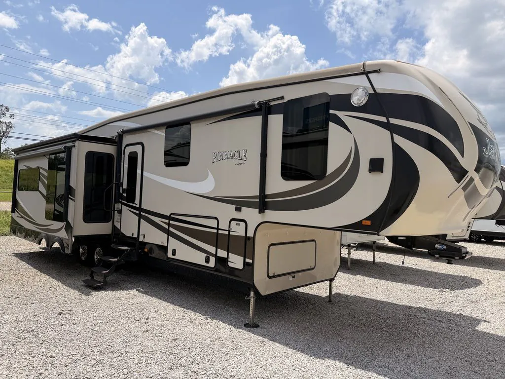 2015 Jayco Pinnacle 36REQS - Photo 2