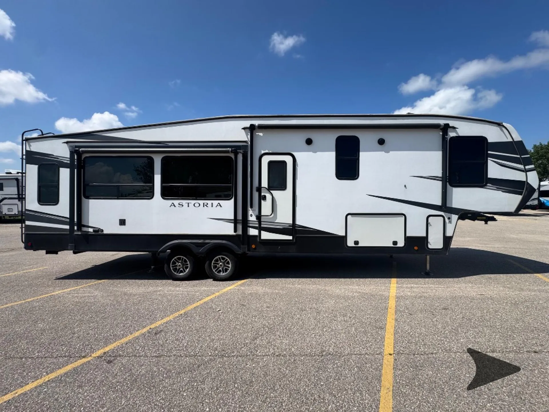 2021 Dutchmen Astoria Platinum 3173RLP - Photo 4
