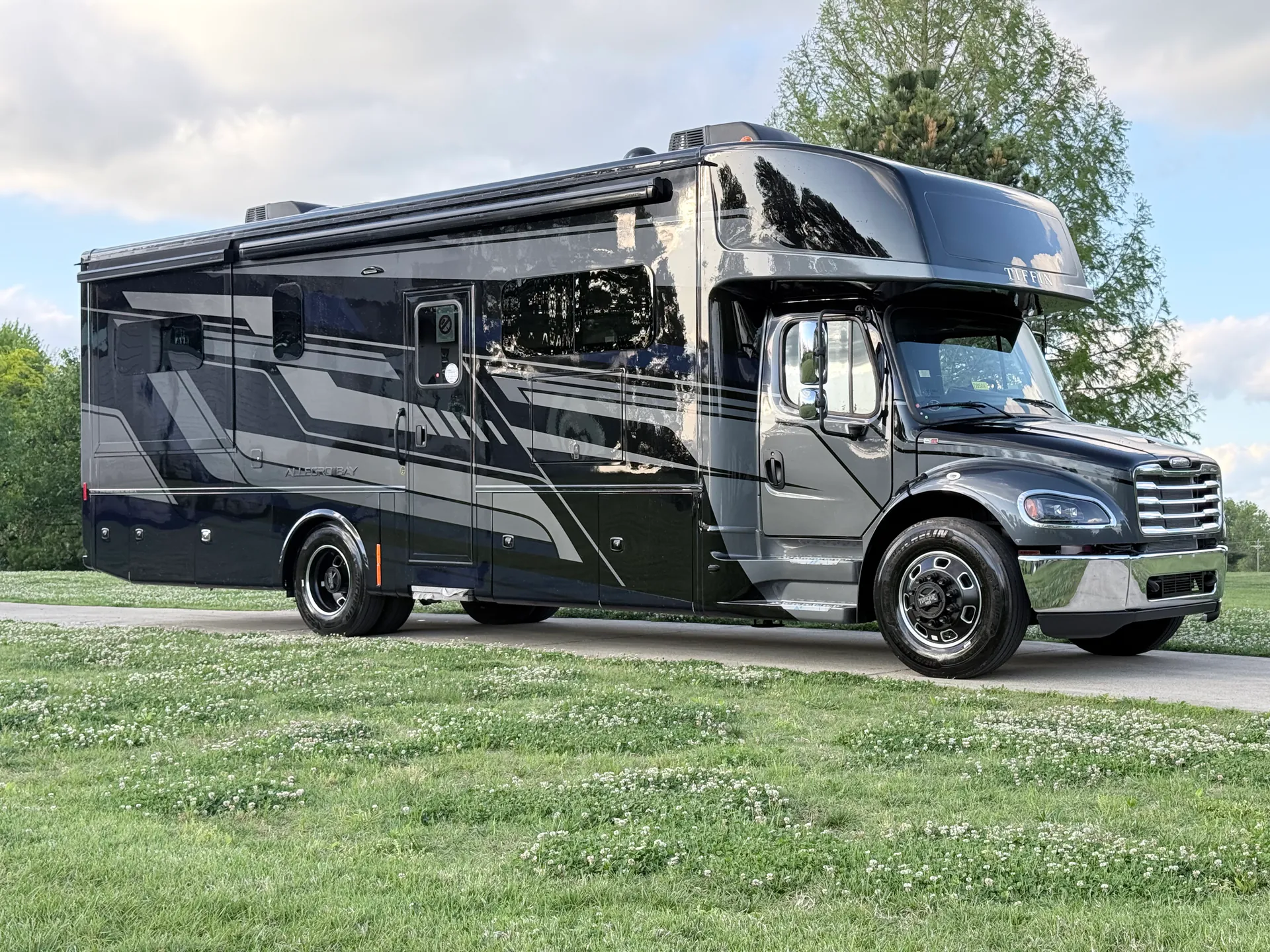 2026 Tiffin Allegro Bay 34 DB dealer photo 1 from Sewell Motor Coach