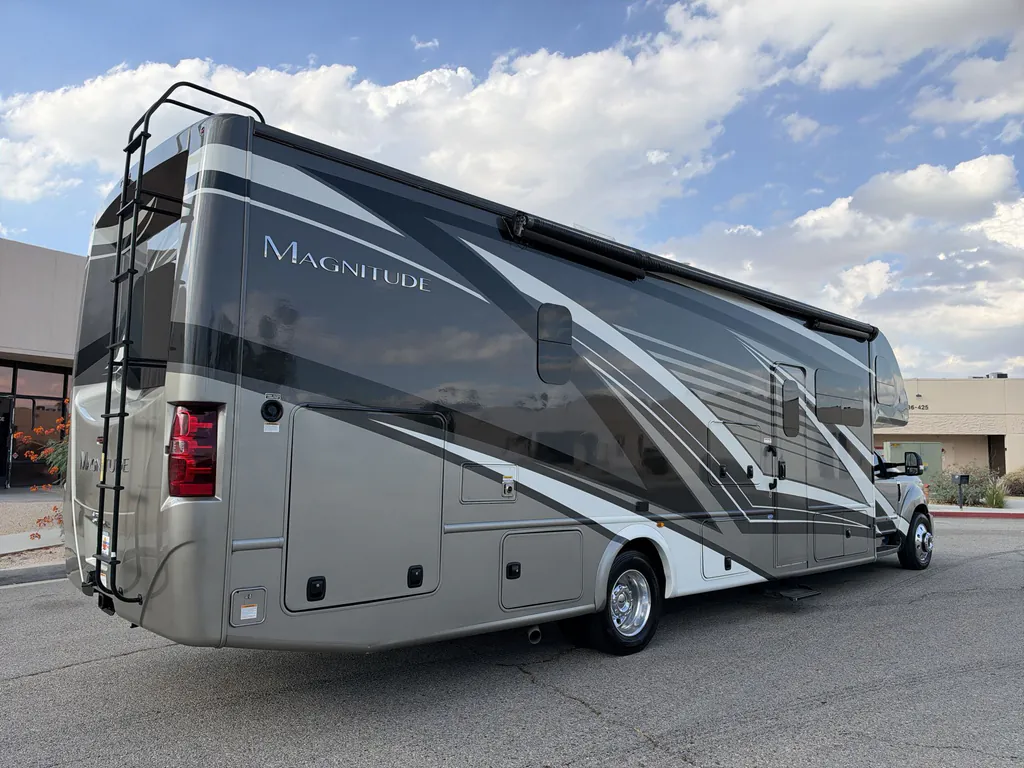 2023 Thor Motor Coach Magnitude RS36, Photos photo 7