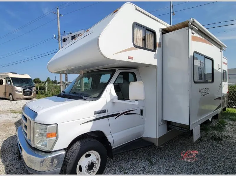 2008 Winnebago Access 31J - Photo 2