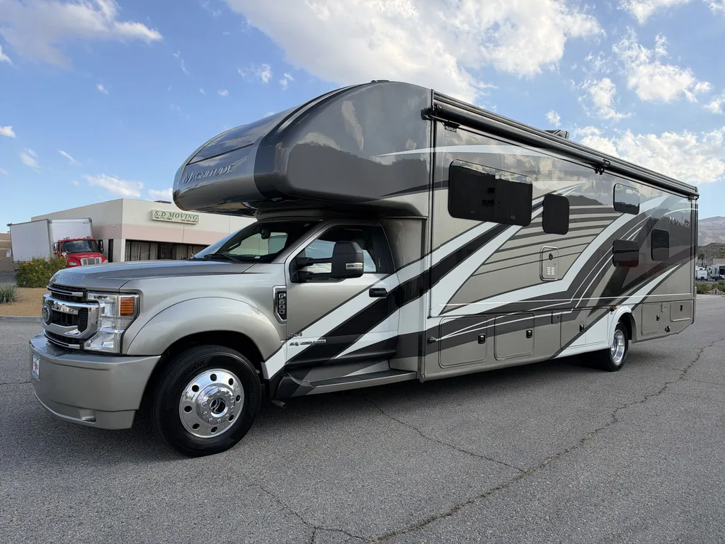 2023 Thor Motor Coach Magnitude RS36, Photos photo 3
