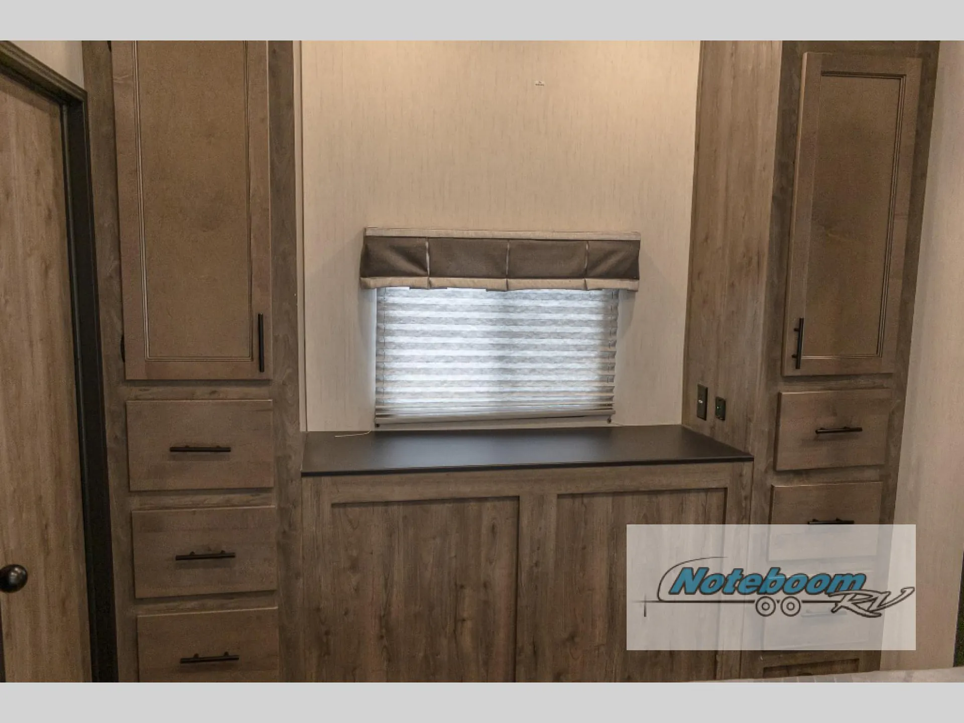 2021 Forest River Sabre 37FLH — Photo 5