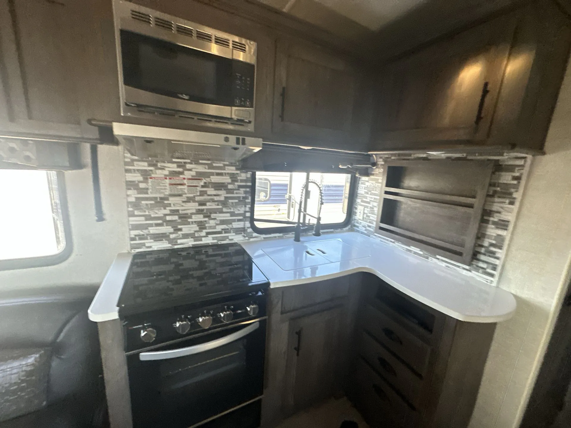 2021 Forest River Shockwave 25RQMX - Photo 4