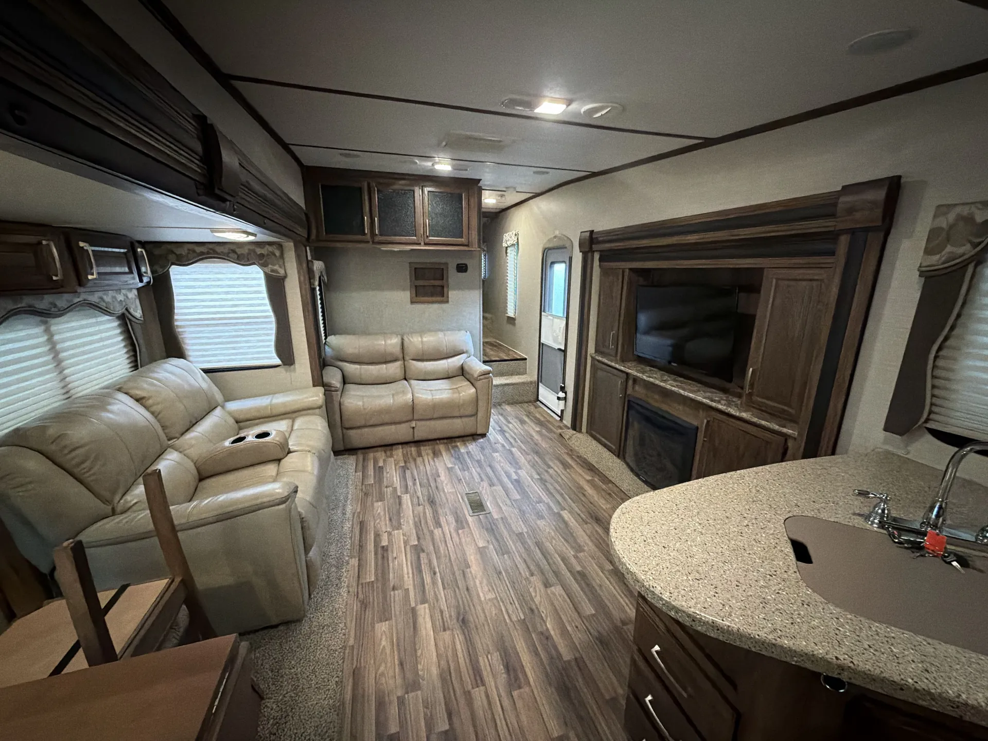 2017 Keystone Cougar XLite 28RKS — living area main