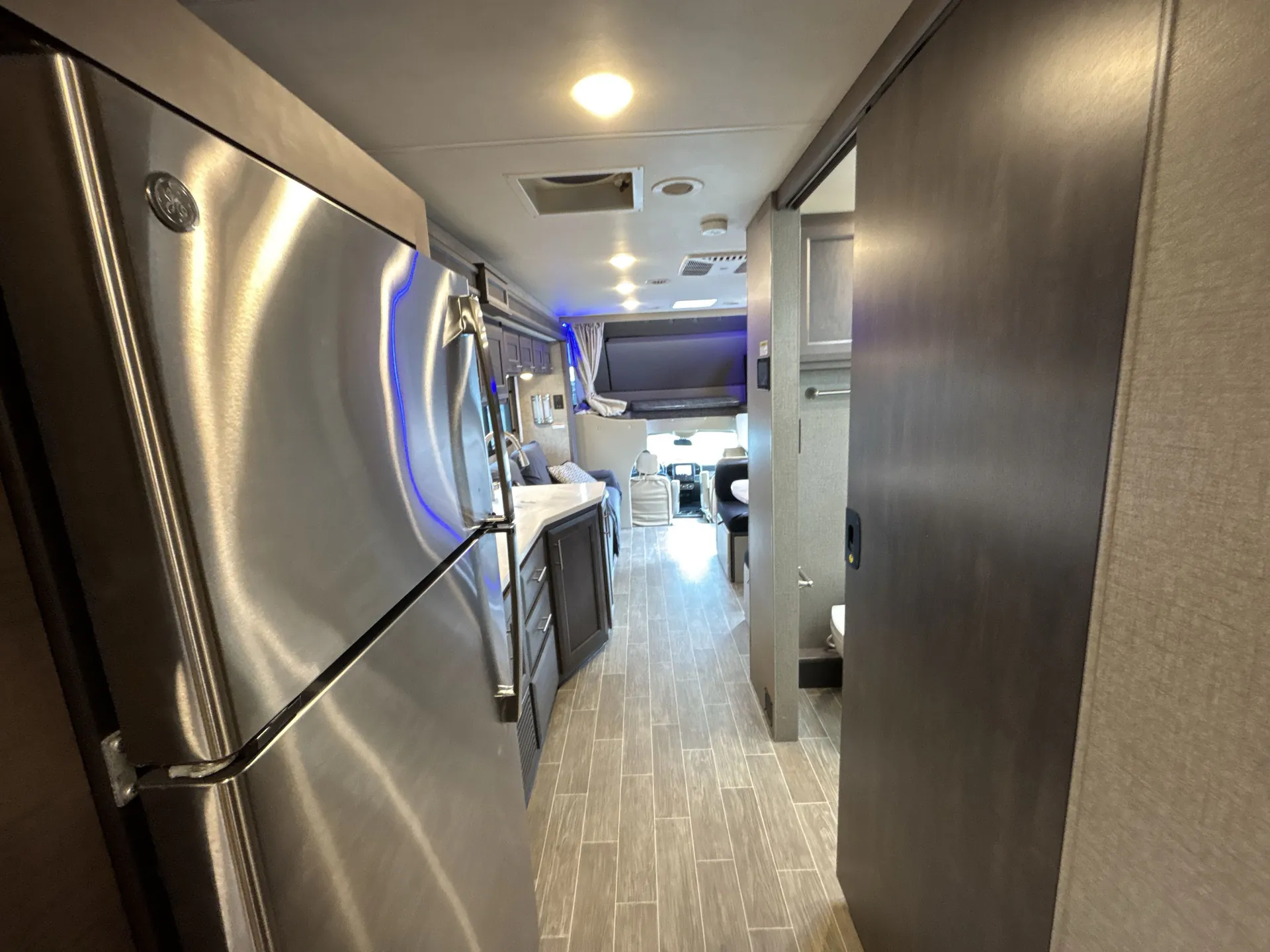 2021 Thor Motor Coach Omni SV34 — living area main