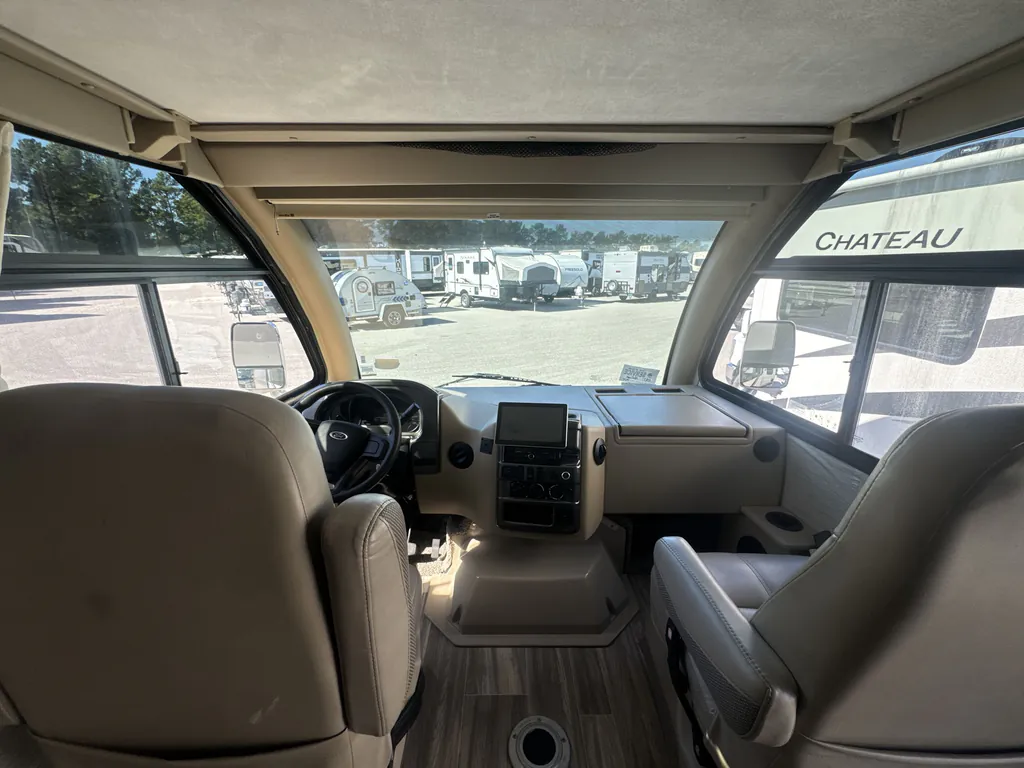2022 Thor Motor Coach Axis 24.3, Photos photo 3