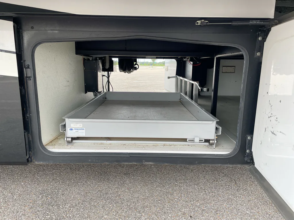 2017 Fleetwood Pace Arrow LXE 38F, Photos photo 29