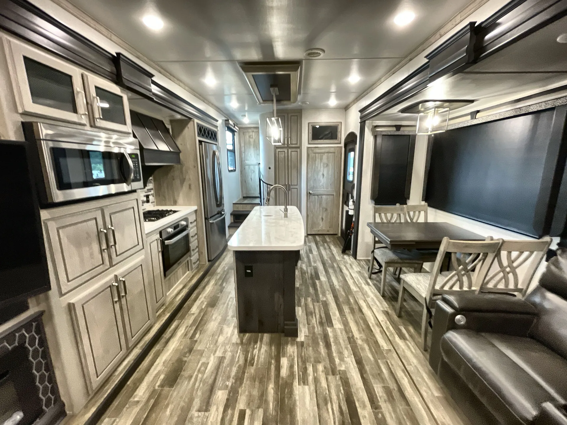2021 Keystone Alpine 3650RL — living area main