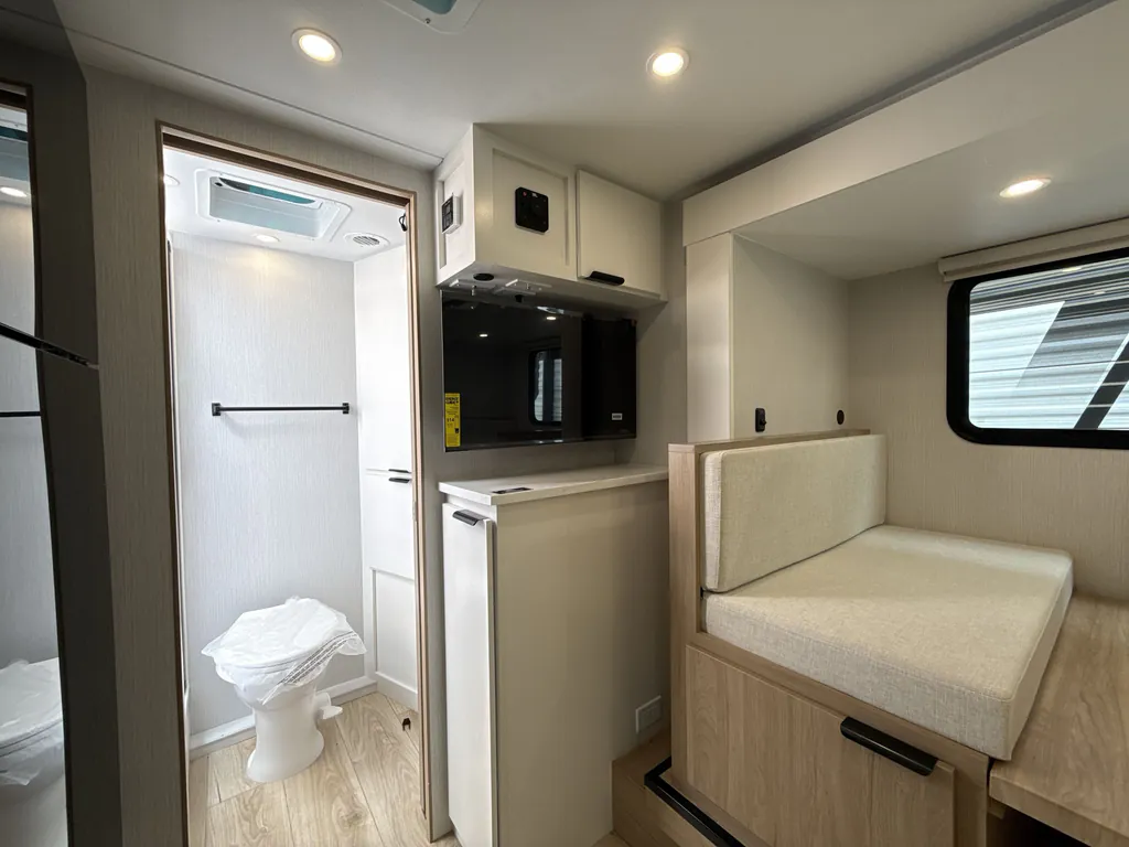 2027 Winnebago Micro Minnie 2108DS, Photos photo 14