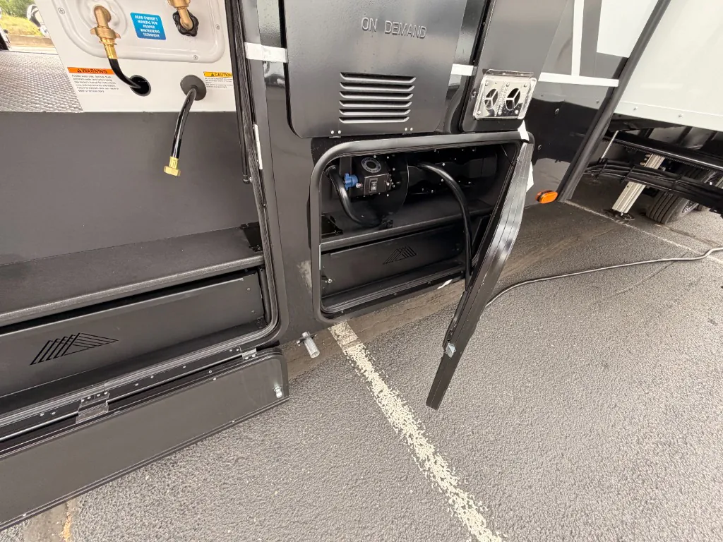 2027 Brinkley Model G 3970, Photos photo 15