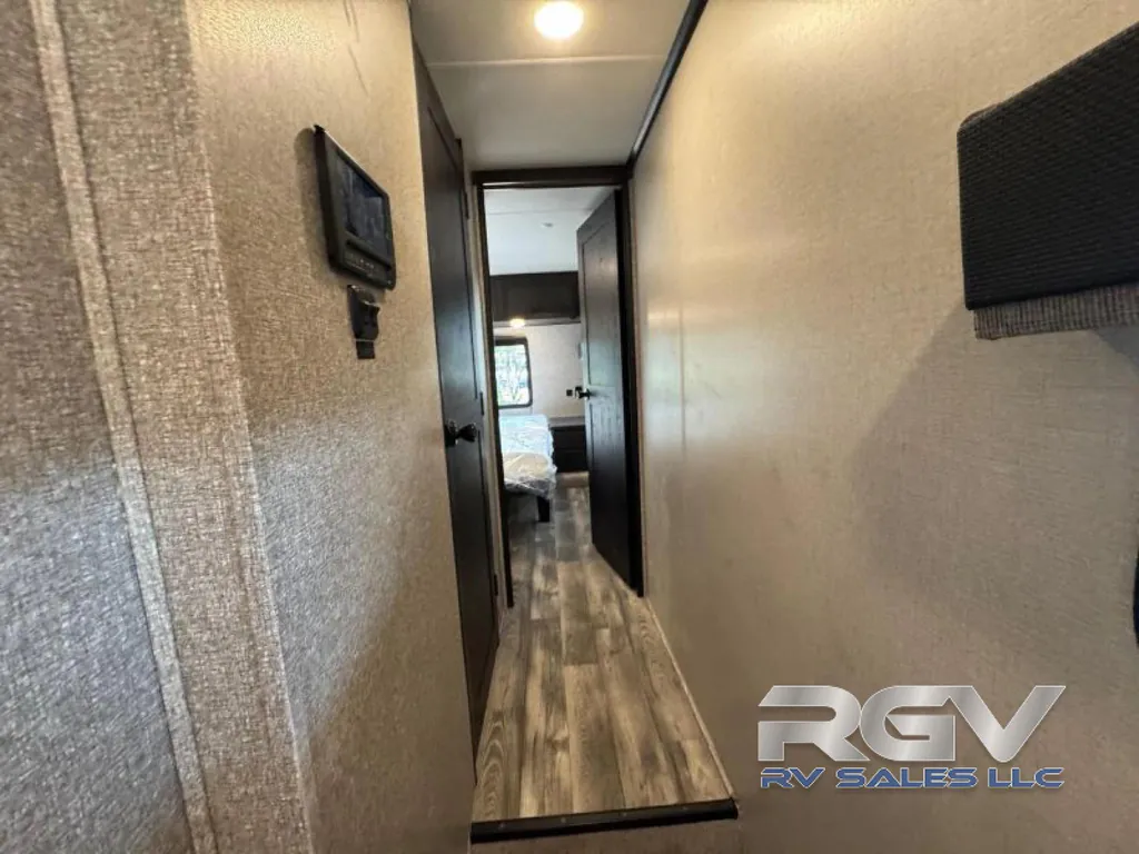 2022 Highland Ridge Silverstar XLT 354MBH, Photos photo 28