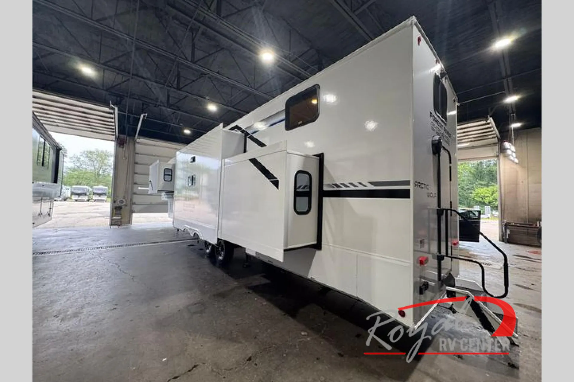 2026 Forest River Cherokee Arctic Wolf 38DST - Photo 4