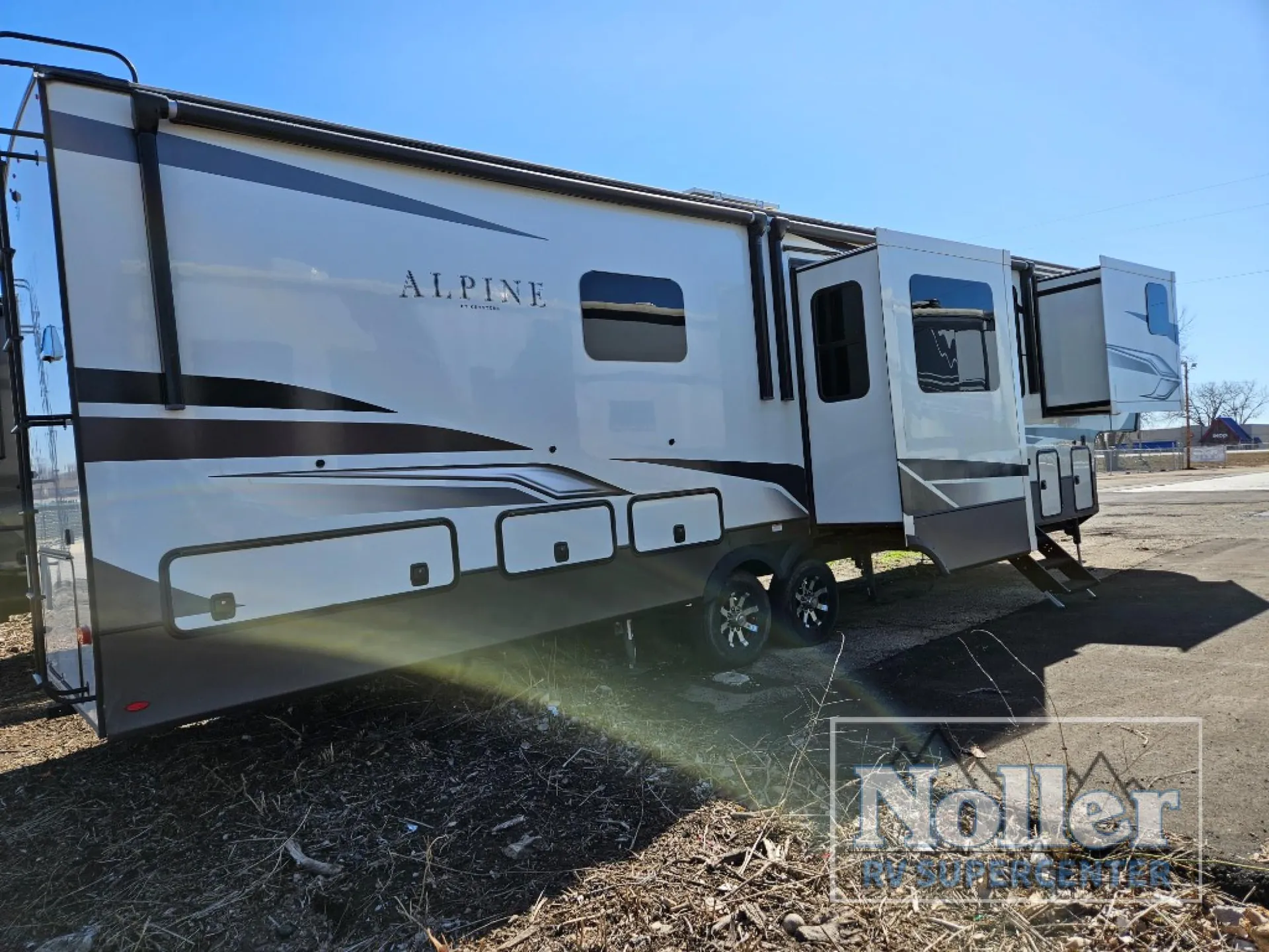 2022 Keystone Alpine 3790FK - Photo 3