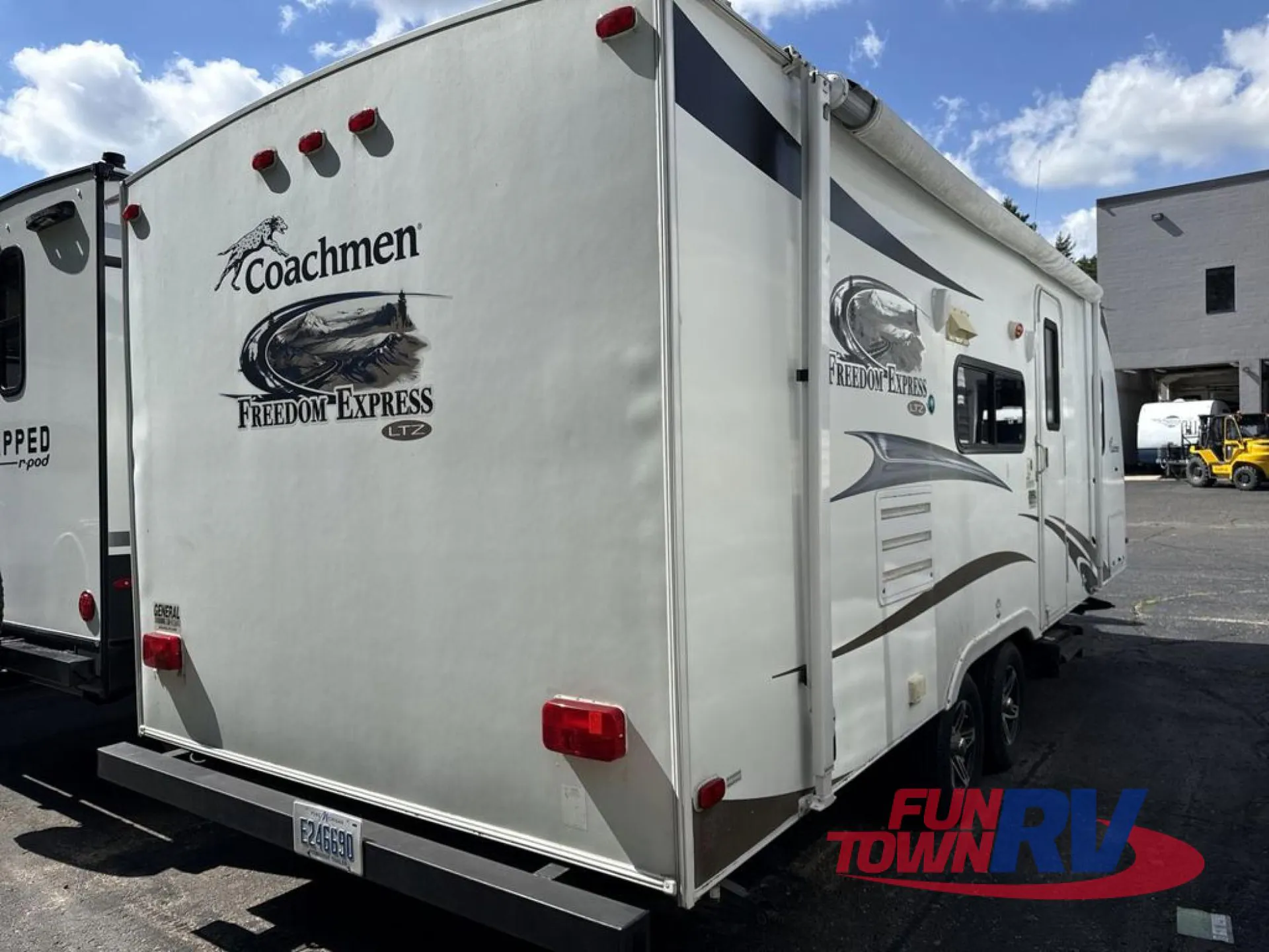 2013 Coachmen Freedom Express LTZ 230BH - Photo 4