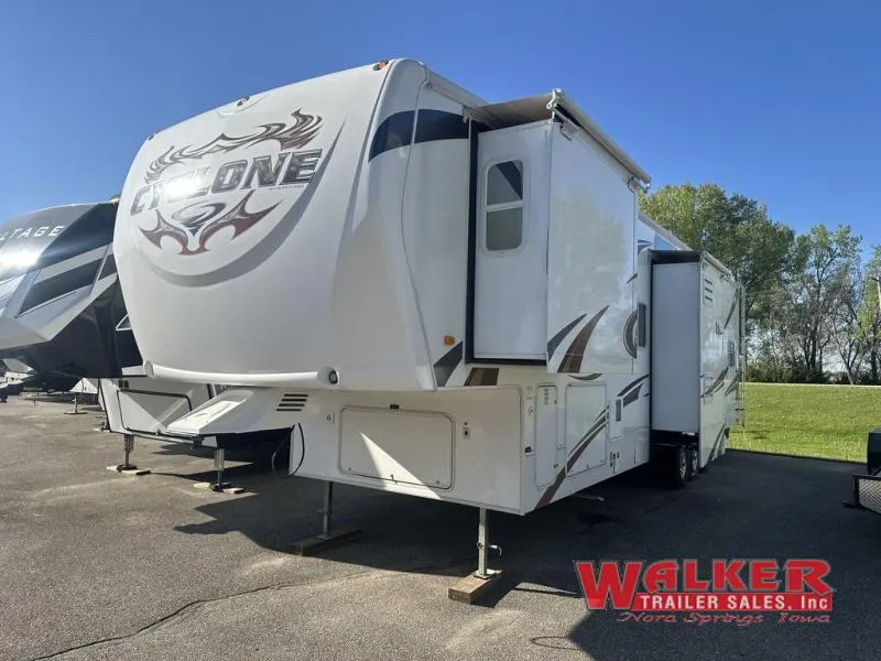 2010 Heartland Cyclone Used    3850 - Photo 4