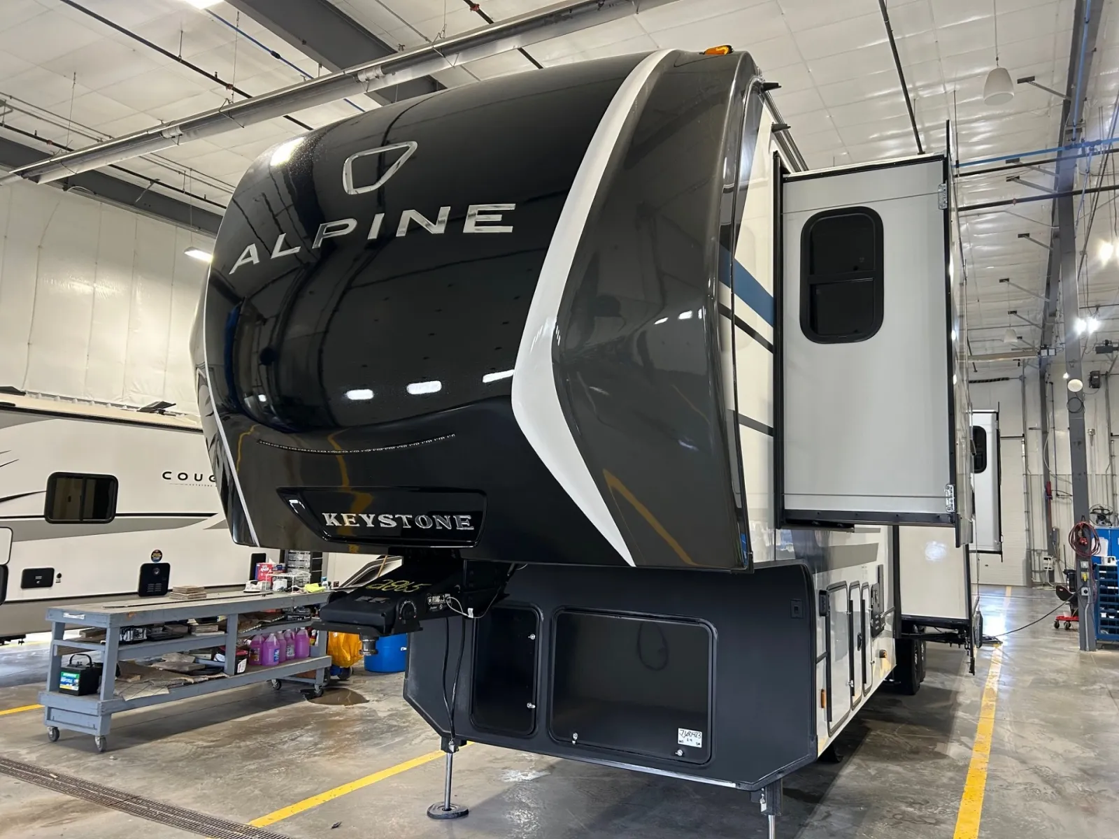 2026 Keystone Alpine Avalanche Edition 381DL - Photo 4