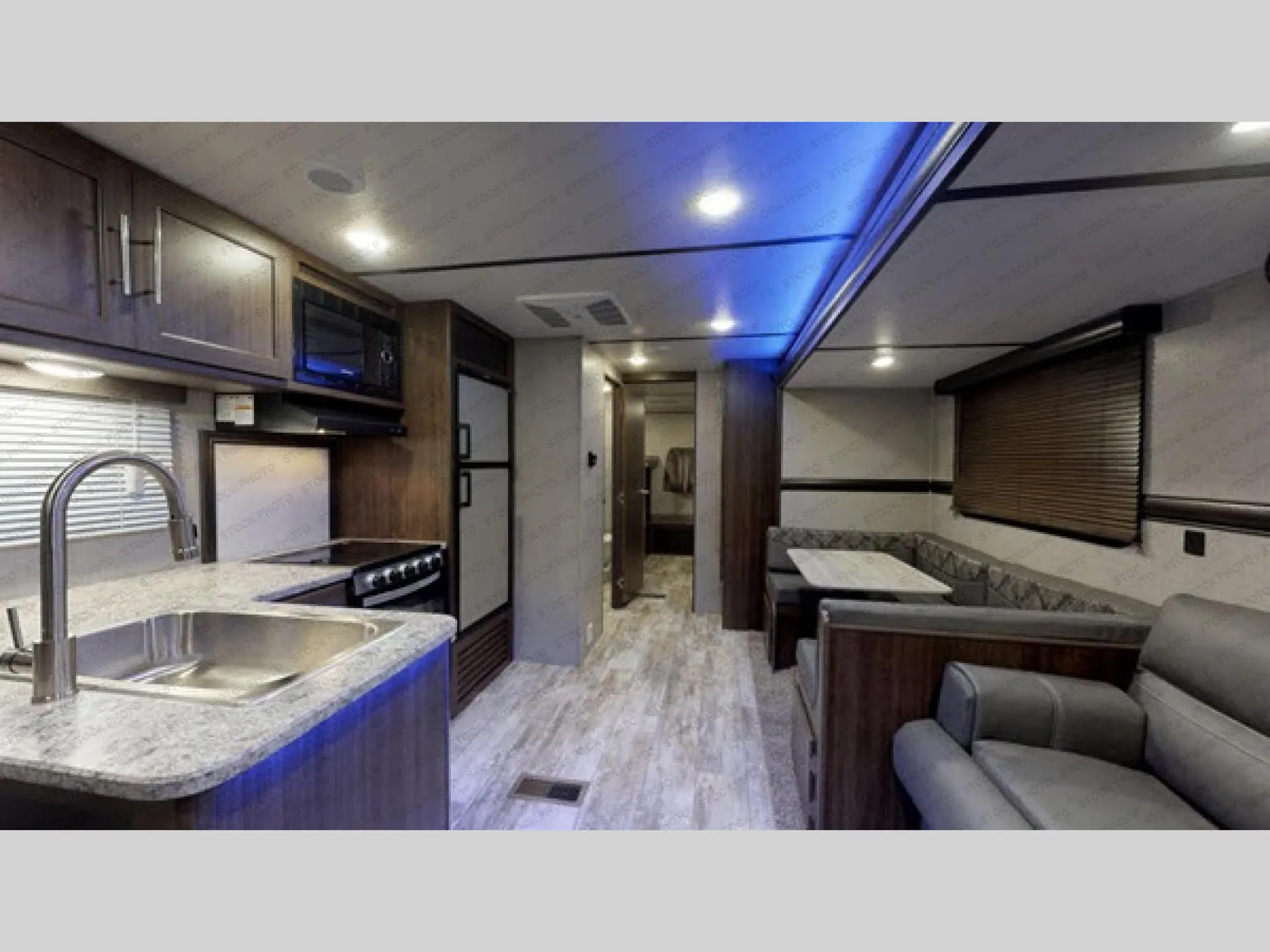 2020 CrossRoads Zinger 328SB - Photo 2