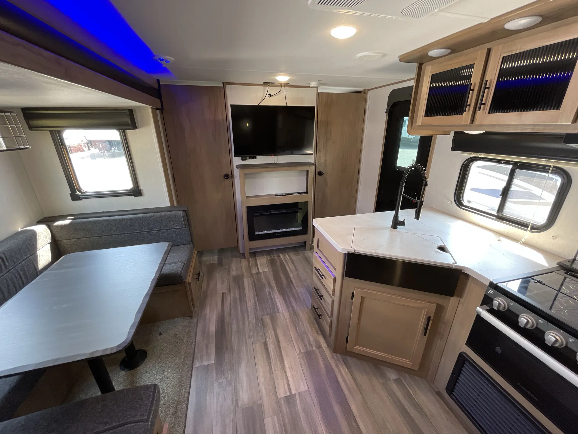 2023 Forest River Cherokee Alpha Wolf 23DBH-L — living area main